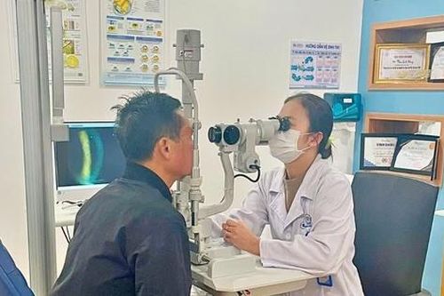 Cảnh báo: Phải nhập viện cấp cứu vì keo 502 bắn vào cả 2 mắt