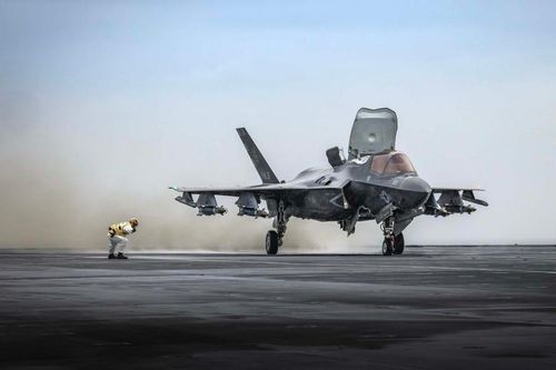 Tiêm kích F-35B Anh mắc kẹt nhiều ngày ở sân bay Ấn Độ
