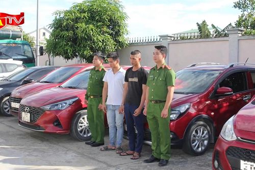 Bắt 'cặp bài trùng' thuê 11 ô tô, làm giả giấy tờ để chiếm đoạt