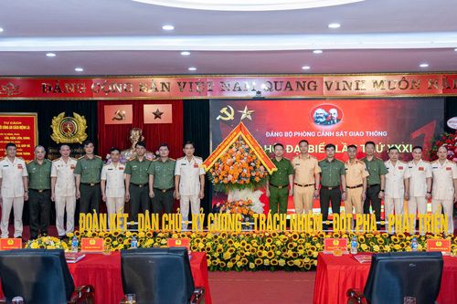 Xây dựng Đảng bộ trong sạch, vững mạnh, phát huy vai trò nòng cốt đảm bảo trật tự an toàn giao thông