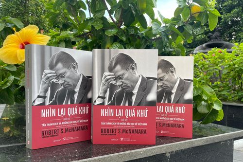 Tái bản cuốn hồi ký của cựu Bộ trưởng Quốc phòng Hoa Kỳ Robert S. McNamara