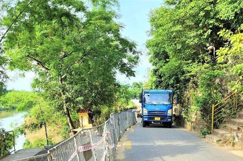 Khẩn trương khắc phục điểm sạt lở đường ĐH624B