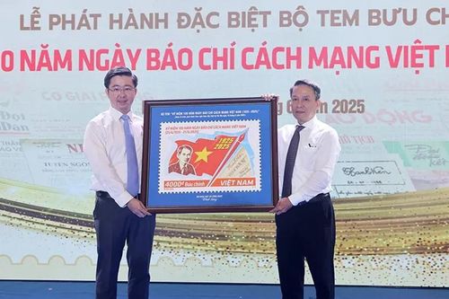 Phát hành bộ tem bưu chính nhân kỷ niệm 100 năm Ngày Báo chí Cách mạng Việt Nam