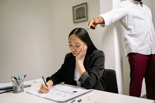 7 dấu hiệu của nơi làm việc độc hại