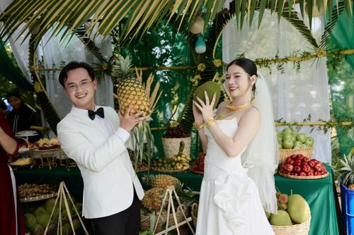 Dự đám cưới miền Tây, quan khách được 'mukbang' quầy trái cây 6 tạ