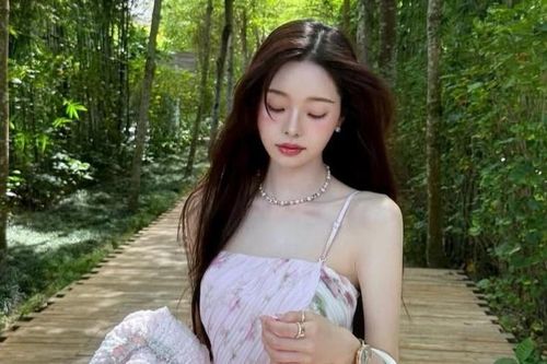 Mỹ nhân Địa ngục độc thân Song Ji A đến Đà Nẵng