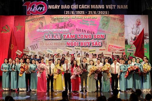 Tự hào trang sử vàng 100 năm báo chí cách mạng