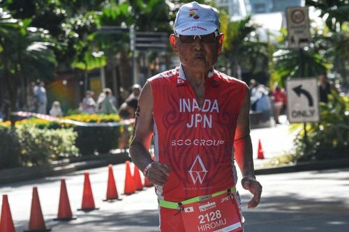 Cụ ông 92 tuổi lập kỷ lục thế giới tại cuộc thi IRONMAN 70.3