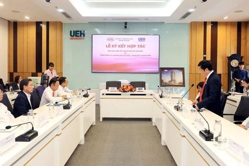 SATRA và UEH cùng đổi mới sáng tạo vì cộng đồng
