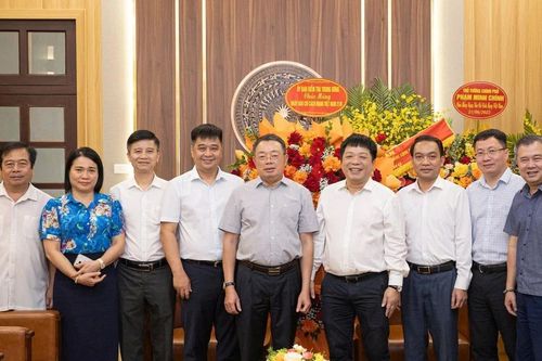Nhiều cơ quan, đơn vị đến thăm và chúc mừng Báo Nhân Dân nhân dịp kỷ niệm 100 năm Ngày Báo chí Cách mạng Việt Nam