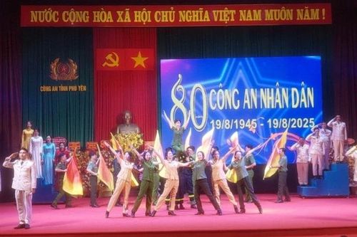 Ban An ninh Phú Yên đón nhận danh hiệu đơn vị Anh hùng Lực lượng vũ trang nhân dân