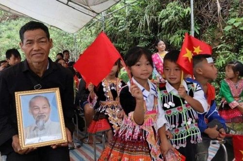 85 gia đình đồng bào dân tộc H'Mông ở Điện Biên được sử dụng điện lưới quốc gia