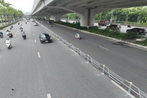 Hà Nội thí điểm phân làn ô-tô, xe máy trên hai tuyến đường Võ Chí Công và Phạm Văn Đồng
