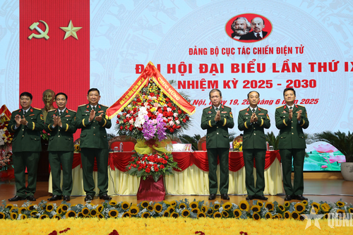 Thượng tướng Huỳnh Chiến Thắng dự Đại hội Đảng bộ Cục Tác chiến điện tử
