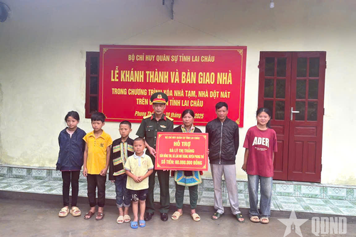 Bộ CHQS tỉnh Lai Châu bàn giao nhà trong chương trình 'xóa nhà tạm, nhà dột nát'