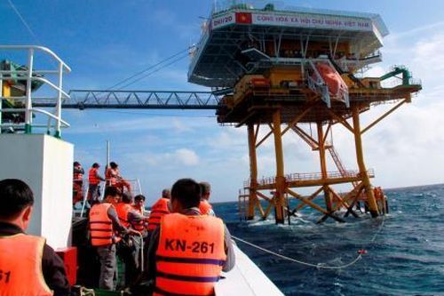 Quà Tết Hưng Yên gửi chiến sĩ nhà giàn DK1