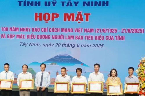 UBND tỉnh Tây Ninh, Đồng Nai trao Bằng khen cho tập thể và phóng viên Báo SGGP