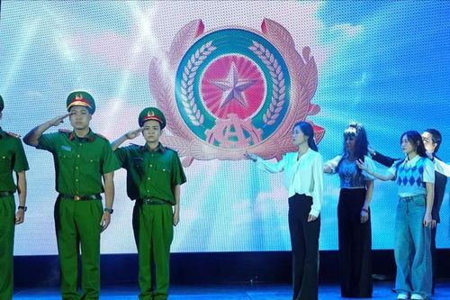 Sân khấu kịch TPHCM: Nở rộ đề tài về người chiến sĩ công an