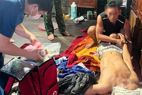 Quảng Bình: Xuyên đêm cứu 1 ngư dân dập bàn tay do tai nạn lao động