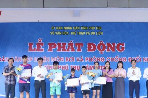 Gần 300 học sinh tham gia Lễ phát động phòng chống đuối nước ở Phú Thọ