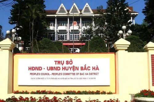 Nhiều giáo viên Bắc Hà bị hạ mức khen thưởng dù được xét đợt 2