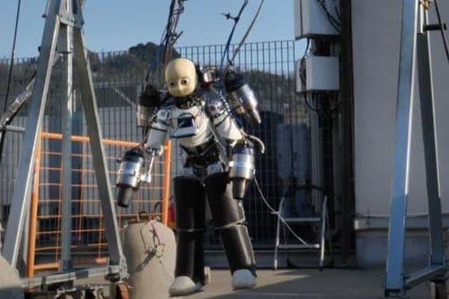Robot hình người đầu tiên trên thế giới có khả năng bay chính thức cất cánh