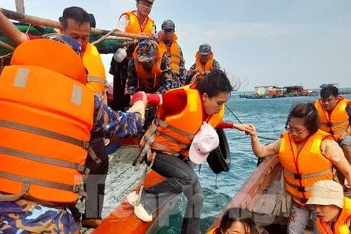 Báo chí là cầu nối người lính biển với nhân dân