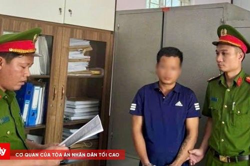 Người đàn ông đập phá nhà bác ruột