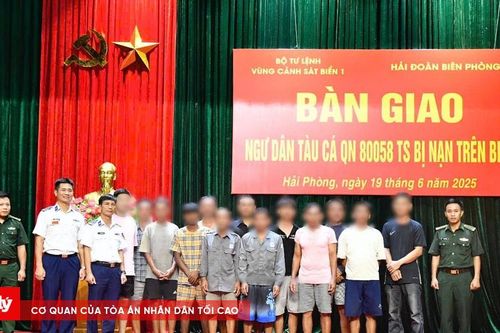 Cứu 11 ngư dân bị nạn trên vùng biển Bạch Long Vĩ