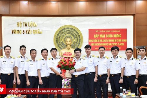 Bộ Tư lệnh Vùng 5 Hải quân gặp mặt cộng tác viên nhân kỷ niệm 100 năm Ngày Báo chí cách mạng