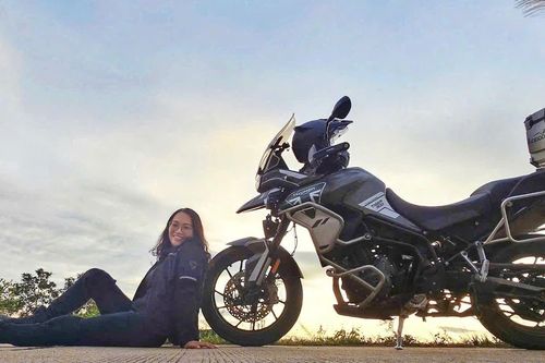 Khi quý bà chơi xe mô tô phân khối lớn