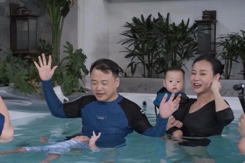 Hồ Quỳnh Hương lần đầu khoe ảnh cận mặt con trai, Phương Oanh chơi trội