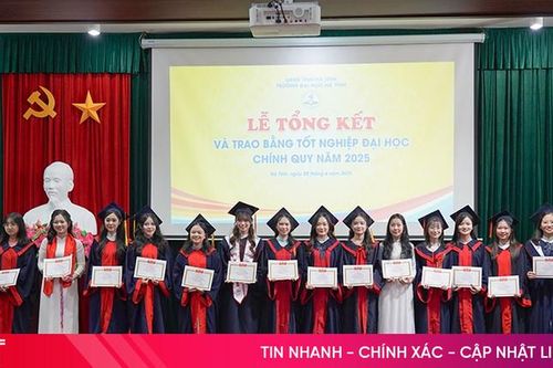 Trường Đại học Hà Tĩnh trao bằng tốt nghiệp cho 389 sinh viên