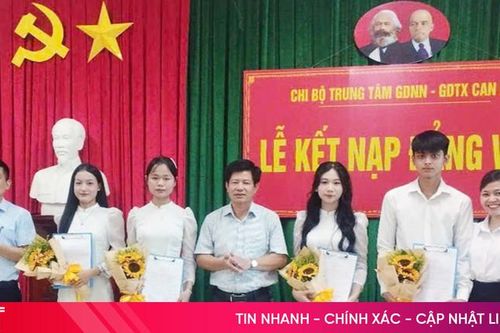 67 học sinh ưu tú ở Can Lộc vinh dự đứng vào hàng ngũ của Đảng