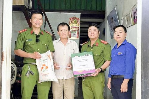 Những người con tin yêu của dân