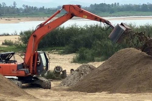 Quảng Nam: Giá trúng thầu mỏ cát chênh lệch rất lớn với giá khởi điểm