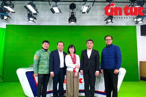 Báo chí sáng tạo 'gia vị lạ' trong 'bữa tiệc' thông tin 4.0