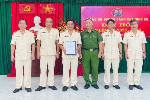 Phá nhanh vụ án lừa đảo 450 triệu đồng, Phòng Cảnh sát hình sự được thưởng nóng