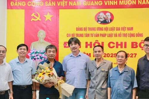 Chi bộ Trung tâm TVPL và hỗ trợ cộng đồng tổ chức Đại hội nhiệm kỳ 2025-2027