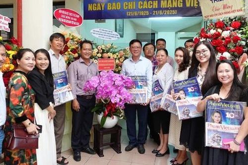 Lãnh đạo TPHCM thăm và chúc mừng Báo Phụ nữ Việt Nam nhân 100 năm Báo chí cách mạng