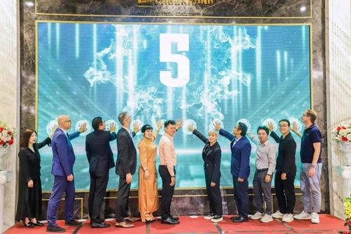 Khởi động dự án phát triển điện mặt trời ban công tại Việt Nam