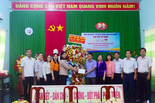 Lãnh đạo TX. Tịnh Biên chúc mừng kỷ niệm 100 năm Ngày Báo chí cách mạng Việt Nam