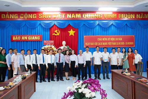 Lãnh đạo tỉnh An Giang chúc mừng các cơ quan báo chí