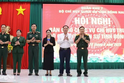 Bàn giao chức vụ Chỉ huy trưởng Bộ Chỉ huy quân sự tỉnh Đồng Nai
