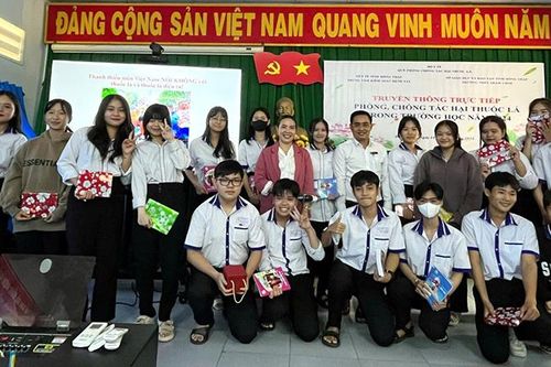 Thanh niên sống đẹp nói không với thuốc lá