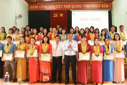 Công ty Cà phê 706 tuyên dương 48 cá nhân điển hình tiên tiến