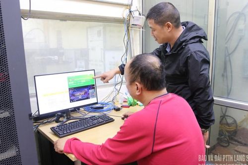 Gác sóng trên núi Mẫu