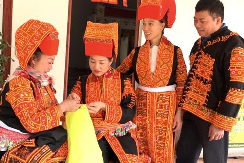 '3 bám, 4 cùng' với đồng bào