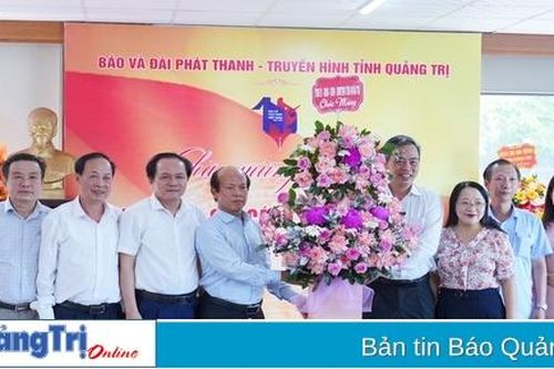 Phó Bí thư Thường trực Tỉnh ủy, Chủ tịch HĐND tỉnh Nguyễn Đăng Quang thăm, chúc mừng Báo và Đài PT-TH tỉnh Quảng Trị