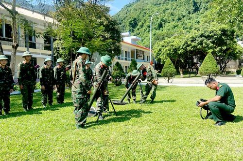 Những phóng viên mang quân hàm